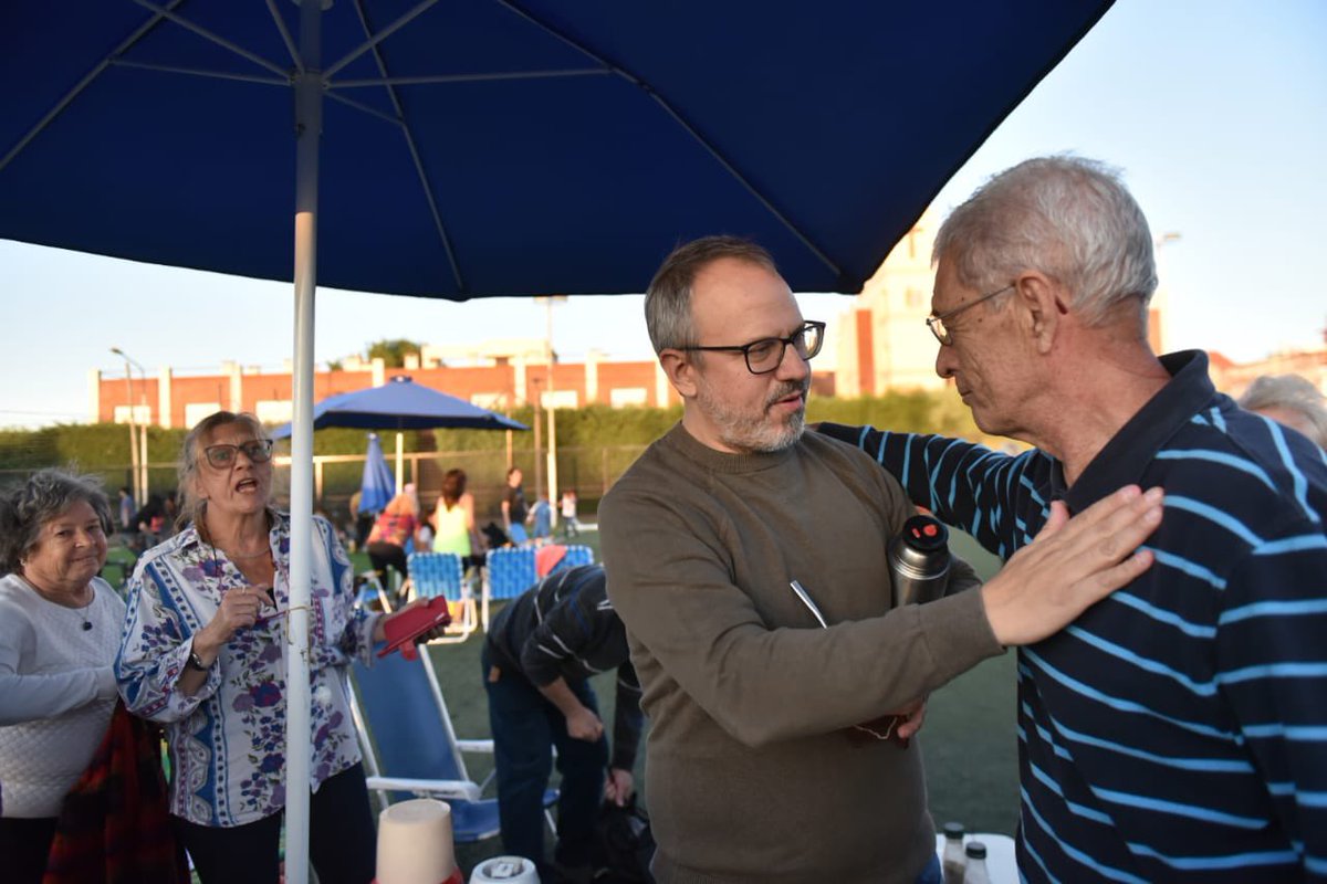 dievalen's tweet photo. Disfrutamos la tarde en el #Cedem4 junto a muchas familias de Ciudadela. Las actividades deportivas permiten hacer amigos y compartir lindos momentos en este espacio absolutamente renovado. https://t.co/WsQixwjSUU