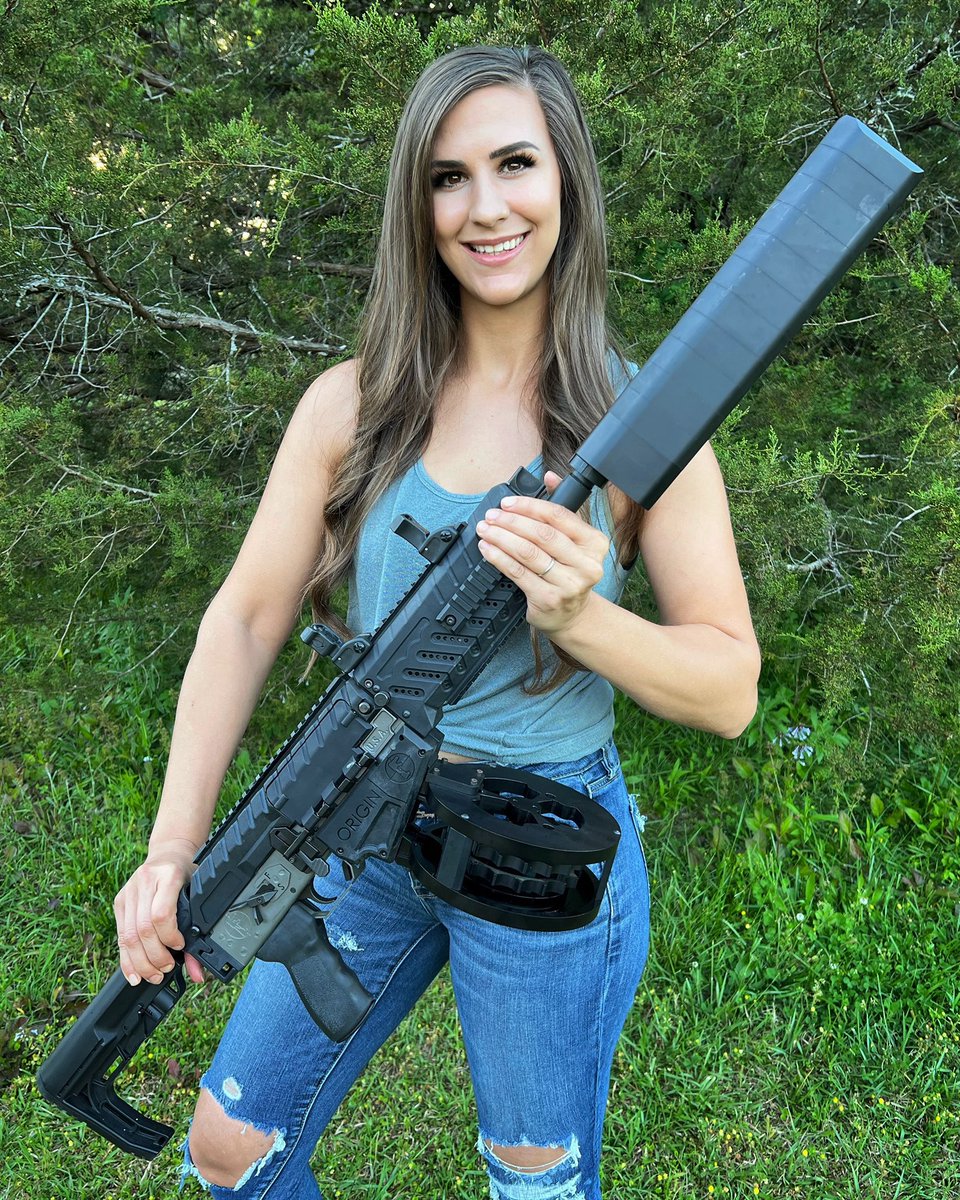 RapidFireRachel's tweet photo. The FOS! Today’s gun is this FosTech Origin 12 SBS with a SilencerCo Salvo 12! #GunOfTheDay #Gun365 #RapidfireRachel #GunsDaily https://t.co/fUNCplfELB