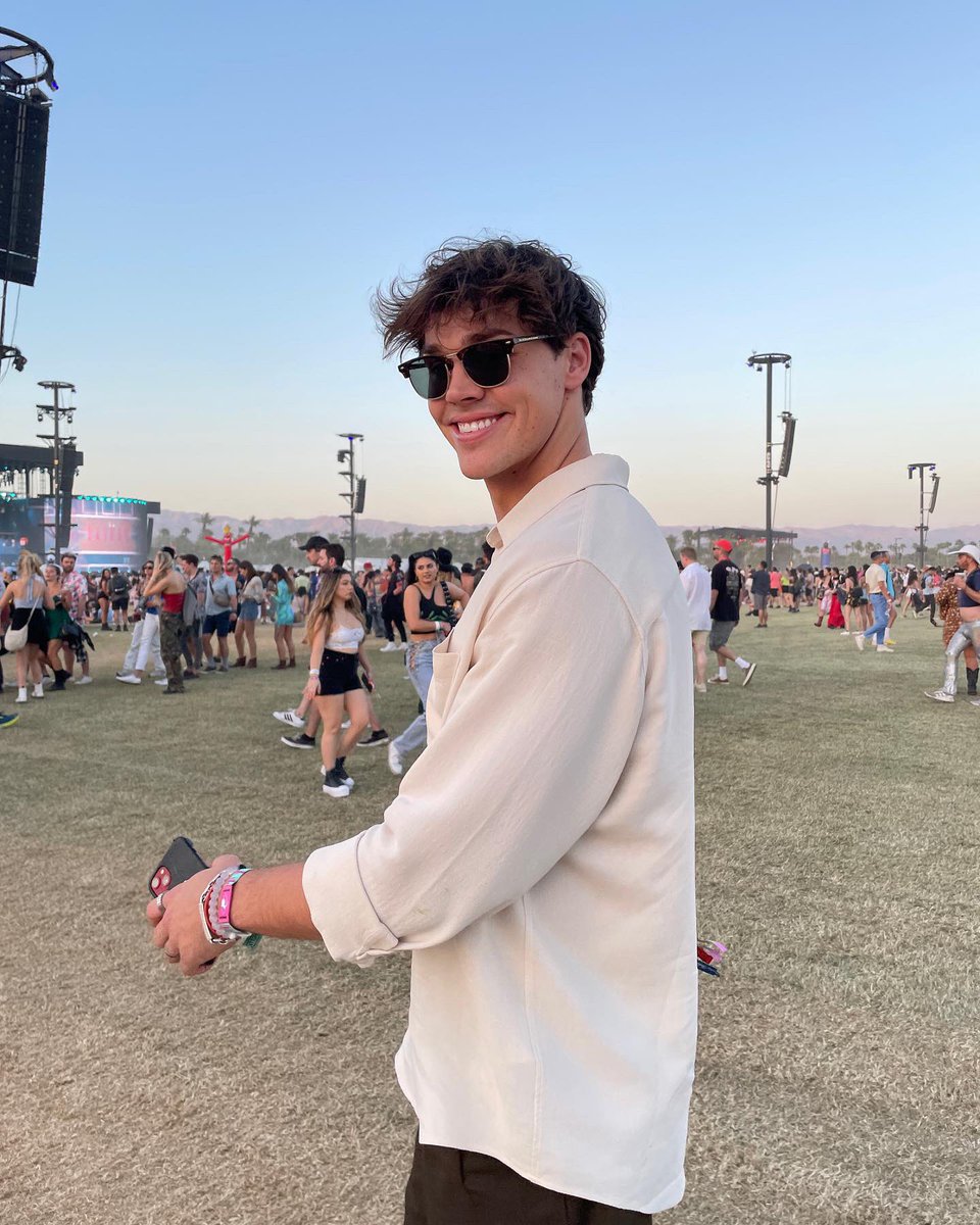 Noah Beck tweet media