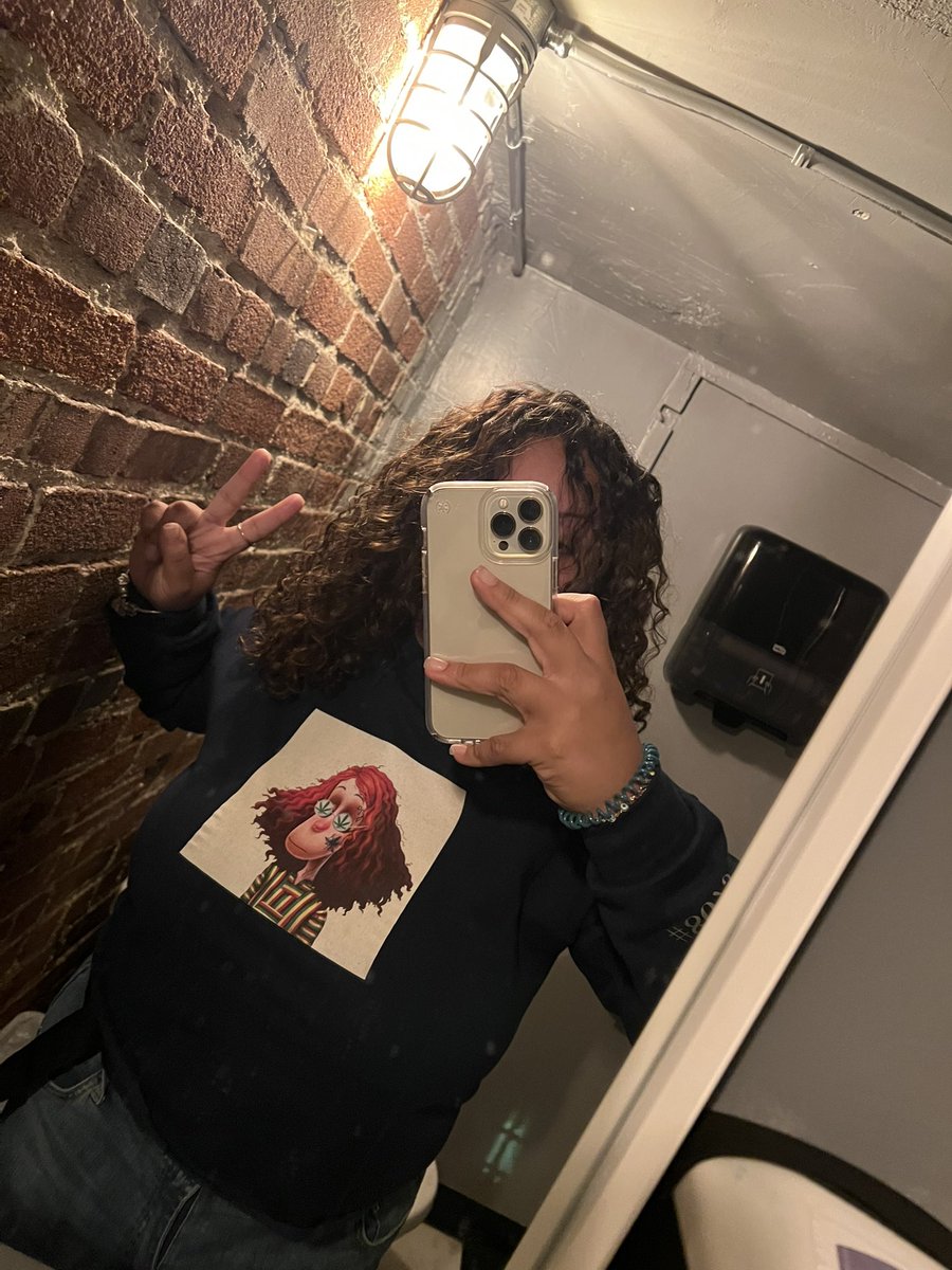 Shoutout <a href="/CryptoCannaClub/">Crypto Cannabis Club</a> for a dope event filled with the perfect gifts 🍃. <a href="/DrDabber/">Dr.Dabber</a> dab setup on the walk in, infused drinks, a dope dj, band, and a sick venue!! Cant wait for the next event. #CCC #tokertakeover #celebration