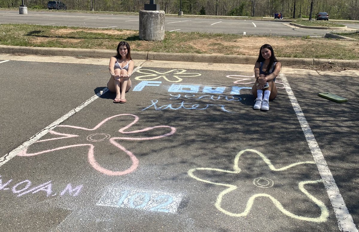 KarenFrye17's tweet photo. Be sure to check out creative chalk spots @KettleRunNews @KettleRunSCA @krun_junior_sca https://t.co/Pc7q8pvrJu