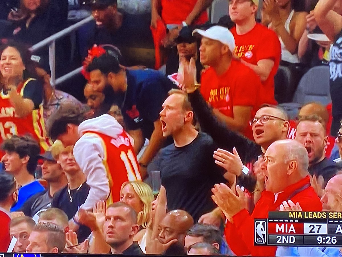 DwayneM's tweet image. Looks like @SportsCardInv at the Hawks game. Should have this made into a card. #nba #basketballcards
