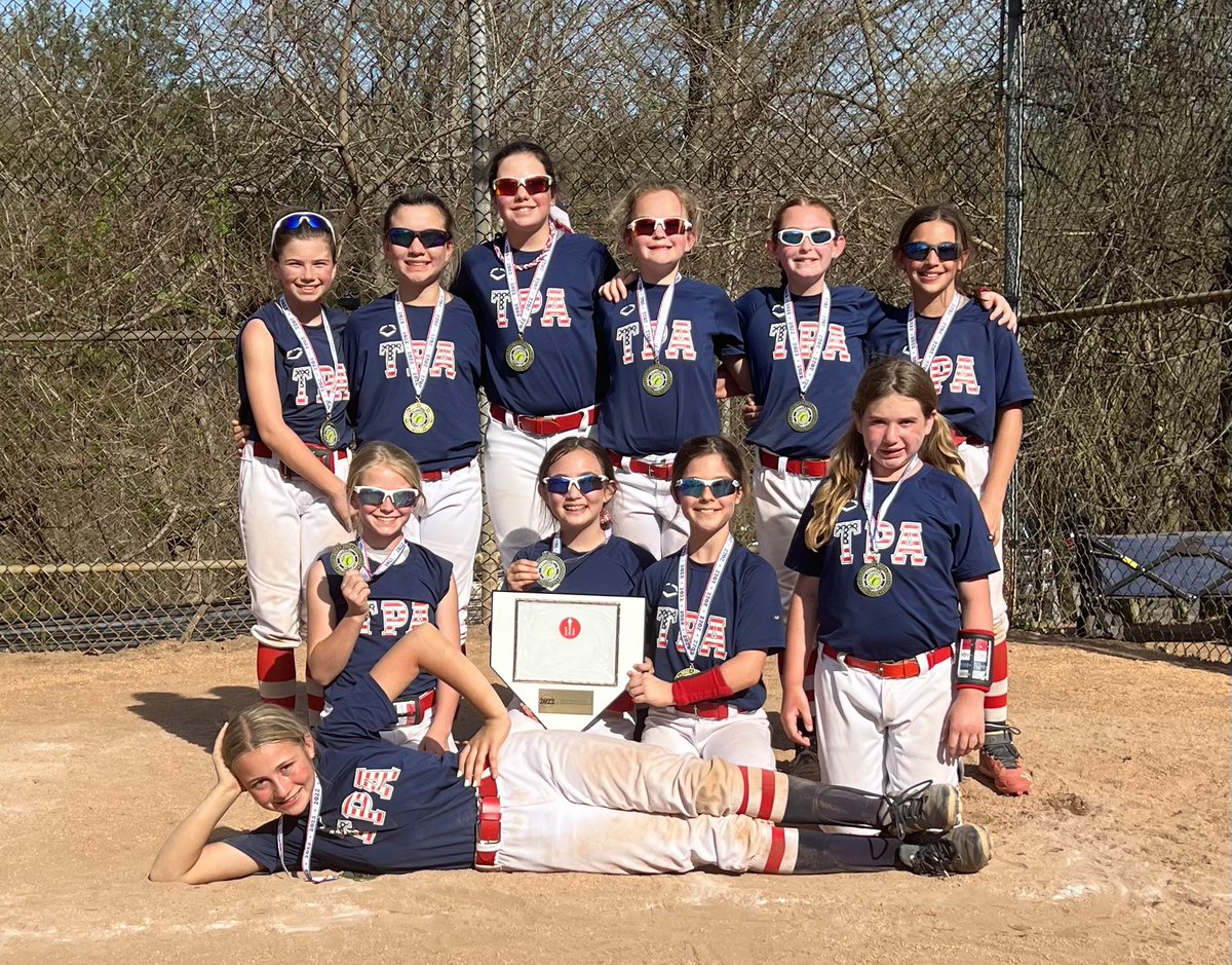 PopowitzErica's tweet photo. Proud Coach!!! ❤️💙  #Champs https://t.co/O82HUiFDj3