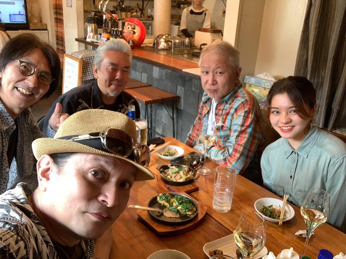 naoki_onwave's tweet photo. 日曜ランチ♪
先週と同じ「広島お好み焼き おっこんゆきちゃん」😋
先週は野暮用wで参加できなかったケンジ兄さんも！
美味しくて楽しい時間でした^ ^

https://t.co/ZlyEijhDad

#お好み焼き #広島お好み焼き #パクチー合う #腰越 #おっこんゆきちゃん #カズBAND #KENAMI https://t.co/bUuPj5e7to
