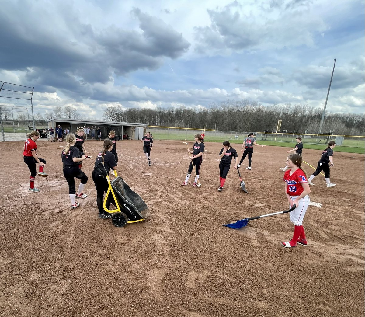CoachCarah's tweet photo. Had a great time getting outside for practice today, only to get rained on for a bit. No matter, we got a lot of quality reps in, did some field cleanup, &amp; even got a little dance going. We play in the 14U division of the Pride Spring Opener next w/e and are fired up!
#T2ThatsWho https://t.co/xrQNUJVWw2