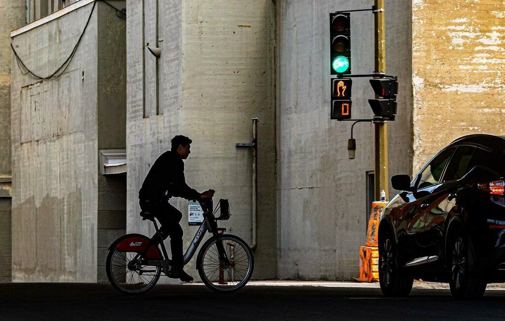 City bike, Bixi bike or fancy pants race bike, the weather is warming the hearts of every cyclist in Montreal on Sunday April 24, 2022. Although crossing on the red and forcing cars with the right of way to brake is frowned upon. #montreal #cycling #bixi instagr.am/p/CcwJPRELjmA/