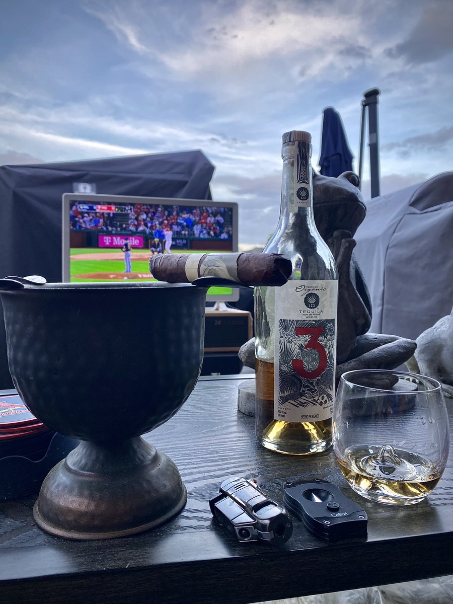 Rchism1971's tweet photo. Sundays are for tequila, baseball and cigars on the patio. #sundayfunday #tequila #3tequila #añejo https://t.co/YKfnm6bsml