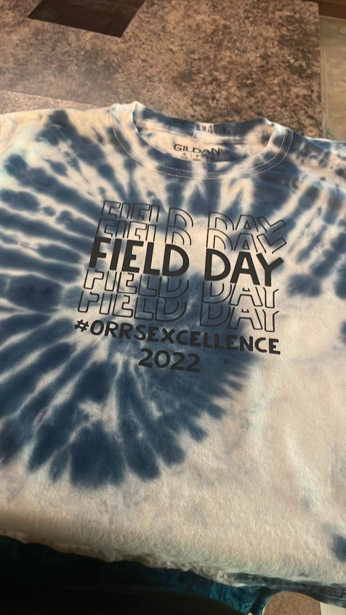 educatorshoats's tweet image. I’m having way too much fun with my cricut machine 🤣! Making my kiddos field day t shirts! Thank you @LiteracyLeaderK for helping ❤️❤️! #FieldDayFun #OrrsExcellence