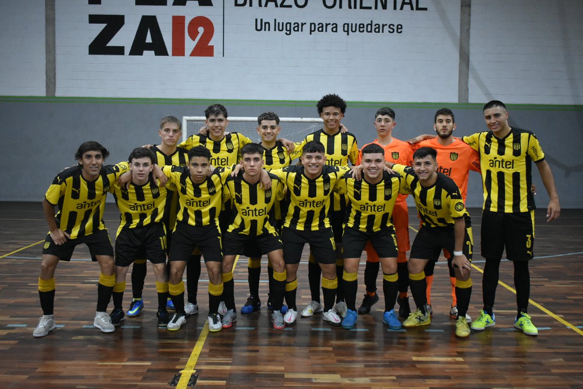 #Sub20 | ¡GANÓ PEÑAROL! Final del partido en el gimnasio de la Plaza de Deportes n°12 por la 2a fecha del Campeonato Uruguayo. 

👉 #BancoRepública 4 - 9 #Peñarol
