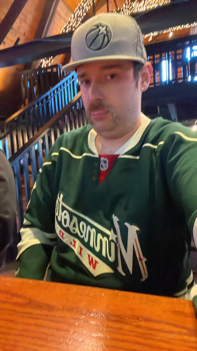 stats_mn's tweet image. Selfie for a @mnwild win. Also need the sharks to do the @LAKings a favor @RadioFalness. #moreselfies #mutetv