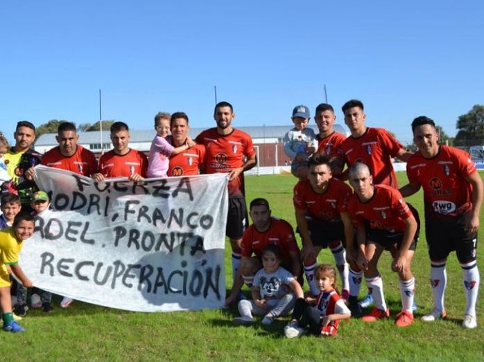 Gran gesto del plantel para con los jugadores que la están pasando mal. Todos juntos!  Vamos tricolor!
