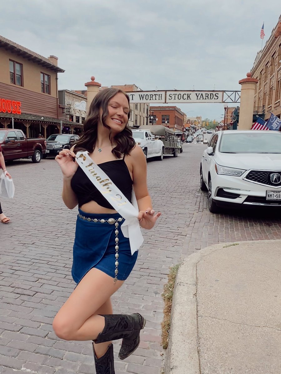 21st birthday + turnpike concert at billy bobs = 🤠🍹❤️‍🔥🌵🥳⚡️🍻