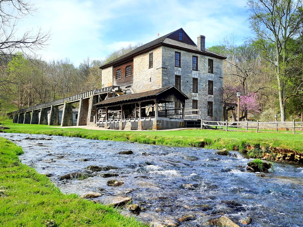 Vangomakememory's tweet photo. Great day for a day trip to Spring Mill State Park today! #springmillstatepark #indianastateparks https://t.co/JhcZC7H1Dn