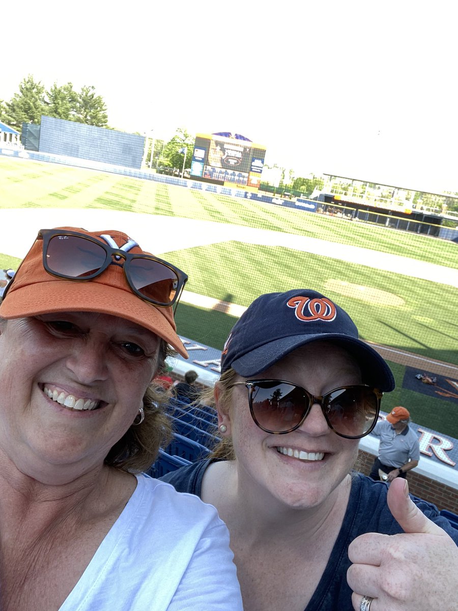 Bluebirds by day…. WAHOO baseball fans on the weekends! <a href="/educateju/">Jennifer Underwood</a> <a href="/UVABaseball/">Virginia Baseball</a> 
#meriwethermagic #GoHoos