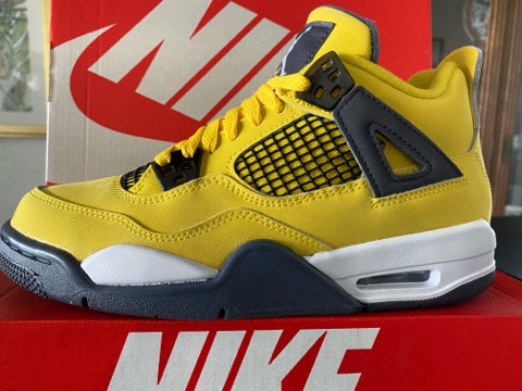 j3_kix's tweet photo. DM Mr for deets #Sneakers #sneakerheads https://t.co/bGH5K0Cq3D