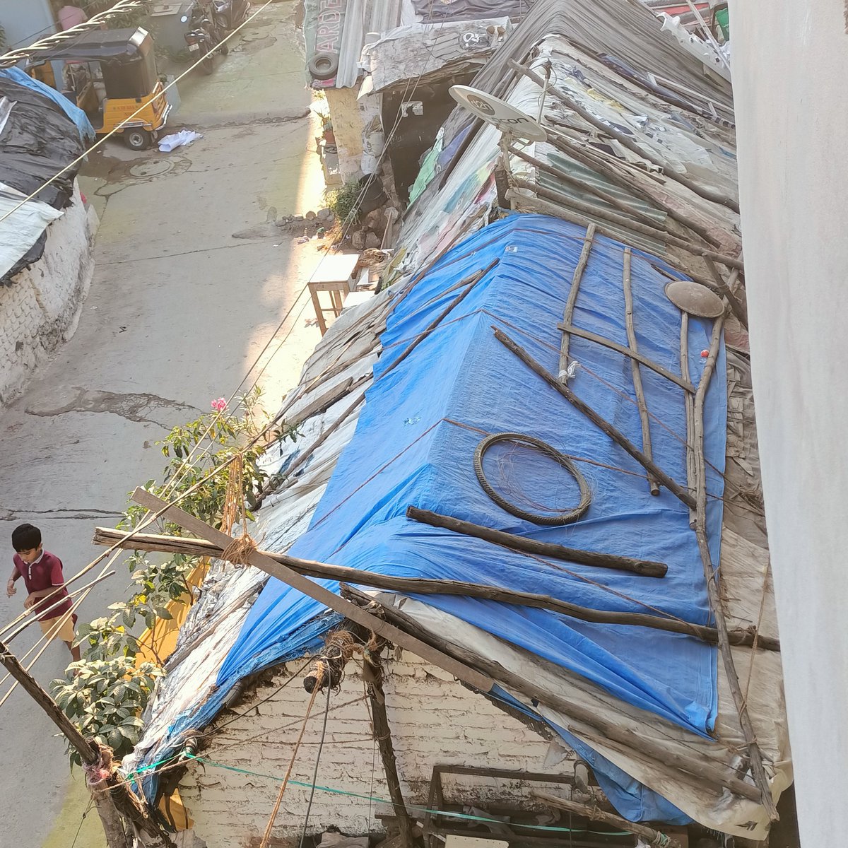 CuttuLithi's tweet photo. @KTRTRS Road encroachment opp to marredpally MRO office ...sir, I request to please look into this issue....it's a greater hyderabad but no four wheeler can move in this road. Public facing great problem due to this ...hence request to clear the road for bangaru Telangana sir https://t.co/F5Du7vXc8E