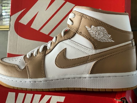 j3_kix's tweet photo. DM me for deets #Sneakers #sneakerheads https://t.co/Mf3biD08k4