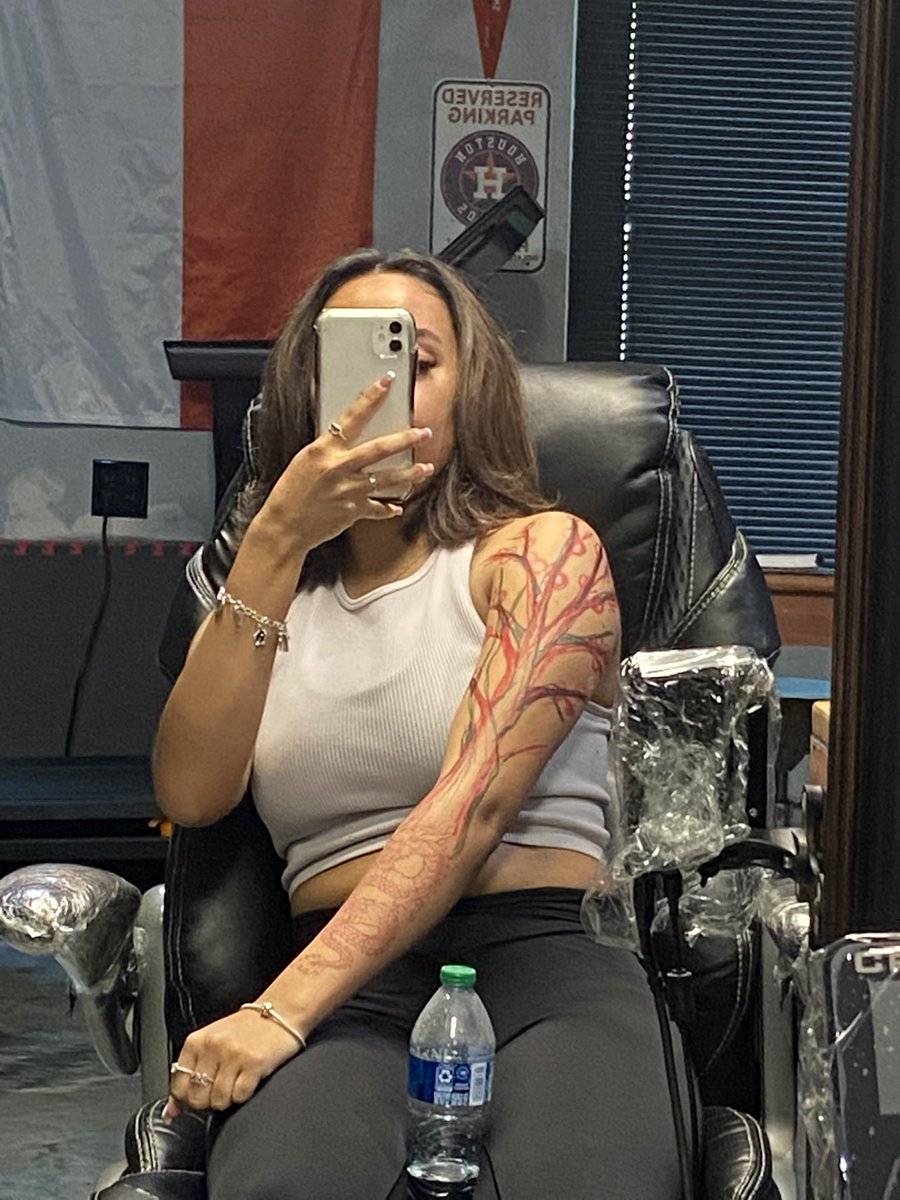 myainfanteee's tweet photo. sleeve half way done<3 https://t.co/sB2IWL1Qbn