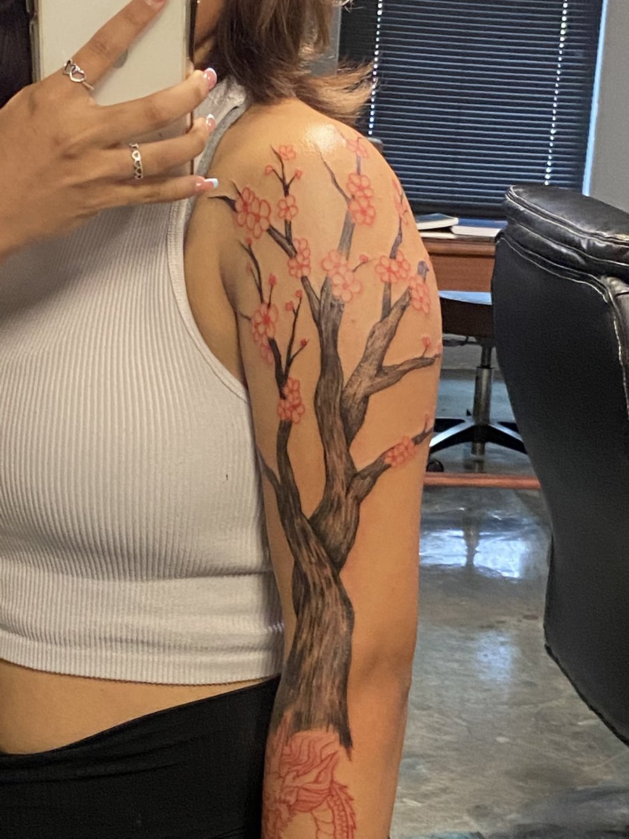 myainfanteee's tweet photo. sleeve half way done<3 https://t.co/sB2IWL1Qbn