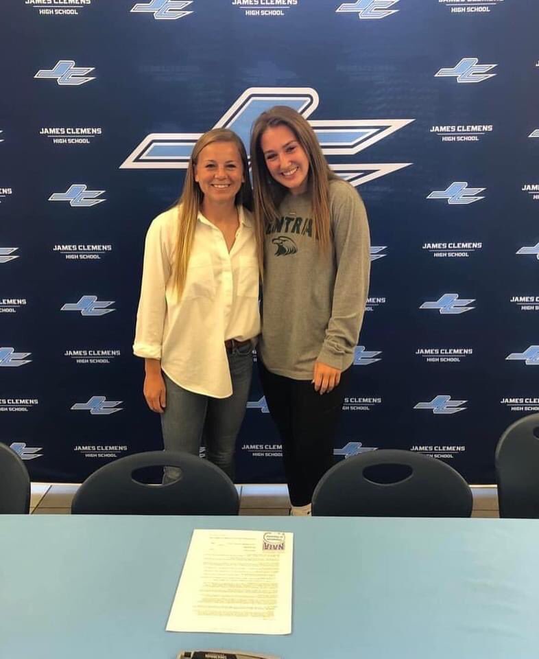 JCHS_GS's tweet photo. It’s #official! @CailaBatchelor will be continuing her ⚽️ career with @cmu_wsoc!  🎉 🥳

#futureeagle #gogreen #takeflight #cmueagles #NextLevelJet #playlikeagirl #fortheloveofthegame @jc_jets @james_clemens @cmuniv https://t.co/aiZShItj9W