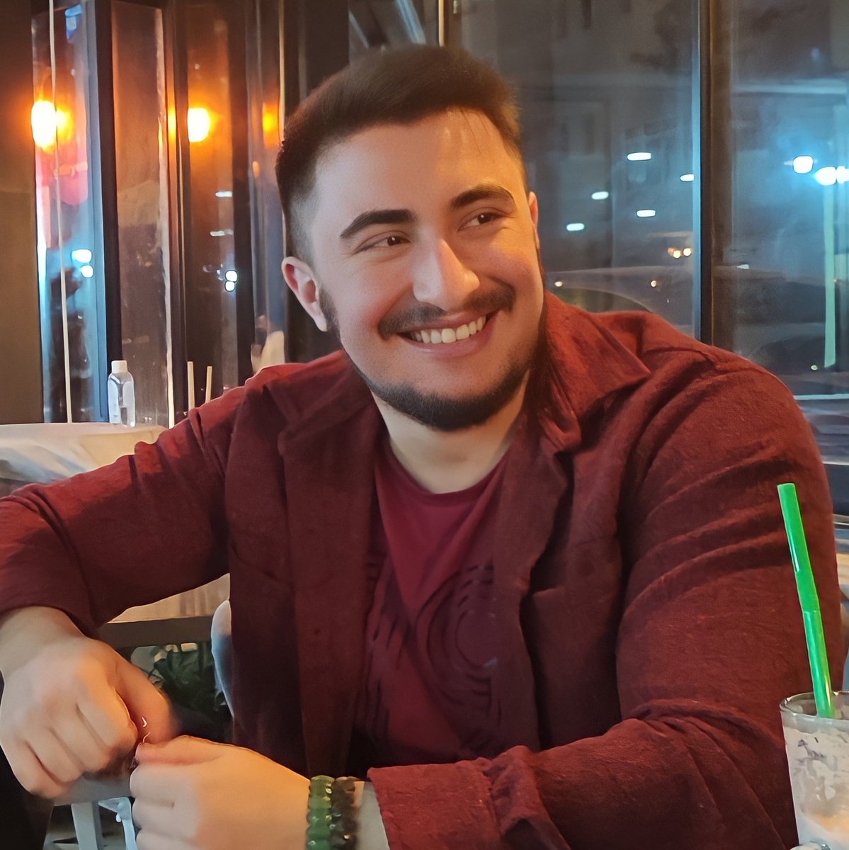RahmiGuveren's tweet photo. Kişi gülüşüyle terbiyesini, güldüğü şey ile seviyesini gösterir. 
Rumi https://t.co/4nJC1c0mgM