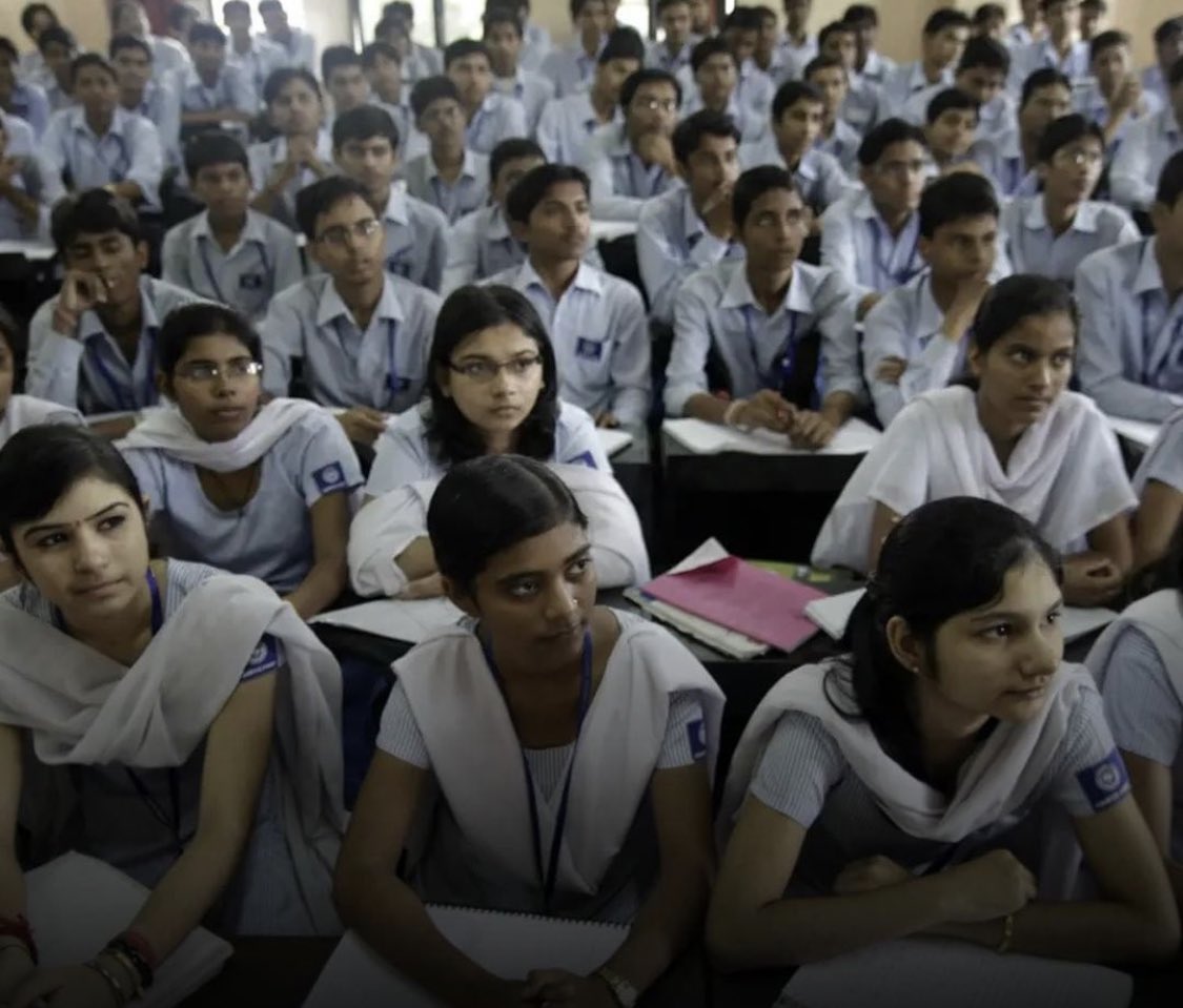 CentreLeak's tweet photo. Big Breaking: CBSE removes chapters on Urdu Poems, Islamic Empires, Democracy, Cold War in it’s rationalisation of syllabus for 2022! 

#CBSE  #Mughals #ColdWarremoved #CBSENewSyllabus 
⁦@AllCBSENews⁩ https://t.co/BSWxD6D23U
