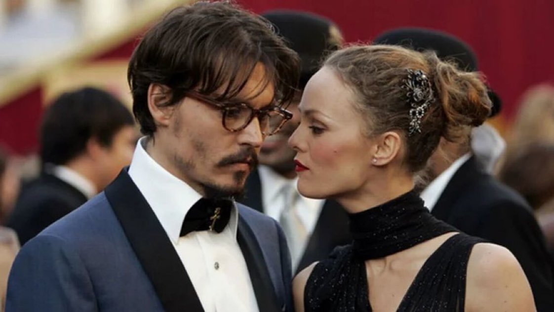 Fernandakumpel's tweet photo. Vanessa Paradis on Johnny Depp:
"I knew him for 25 years, we lived as a couple for 14 years and we raised our 2 children together.During these years, I only knew a gentle, caring, generous and non-violent Johnny. He has never been violent or abusive with me. #JusticeForJohhnyDepp https://t.co/rJQVR64UOs