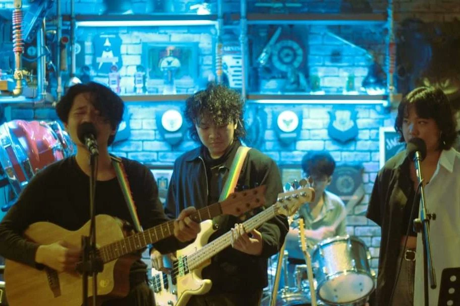 amera_ph's tweet photo. 04-23-22

"Meet me by the Curbside" Amygdala Single Launch Gig

📷 Children of the Mist https://t.co/cOVtRSwFs1