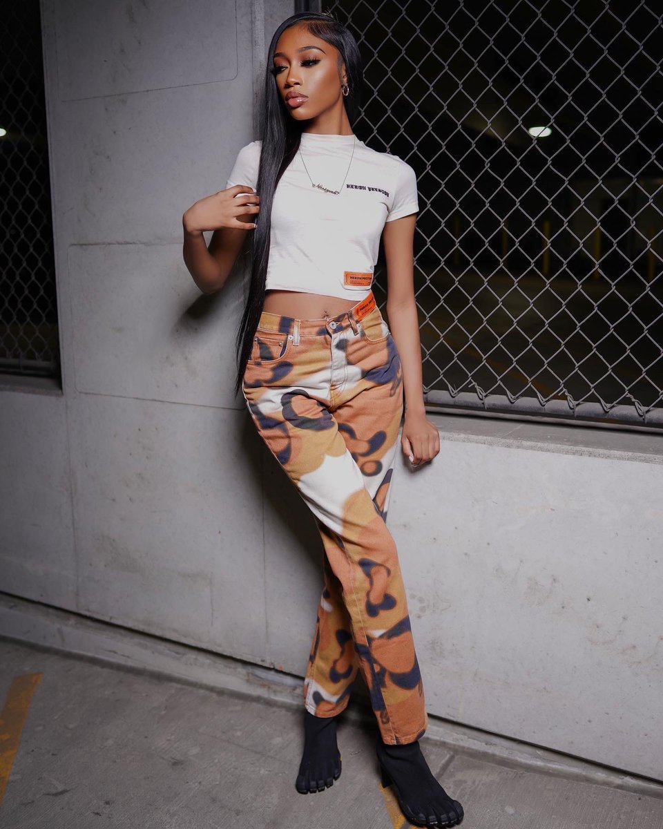 __07170's tweet photo. yk it’s whatever, feeling good living better🧡 #throwingfits https://t.co/Vq9Yzgpqzj