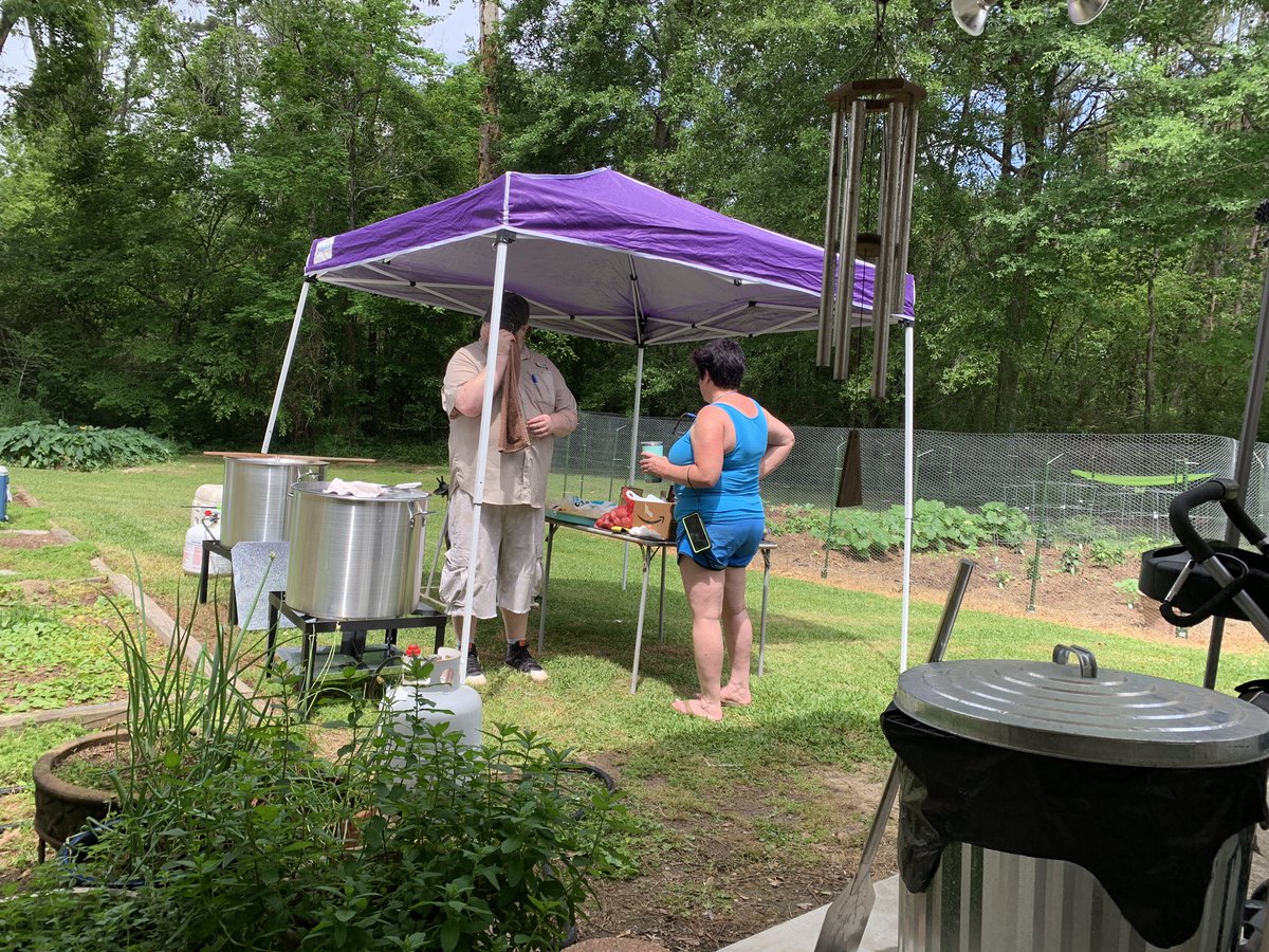 SLUEnglishClub's tweet photo. Sigma Tau Delta Writing Retreat and Crawfish Boil! https://t.co/BvRhCxwssF