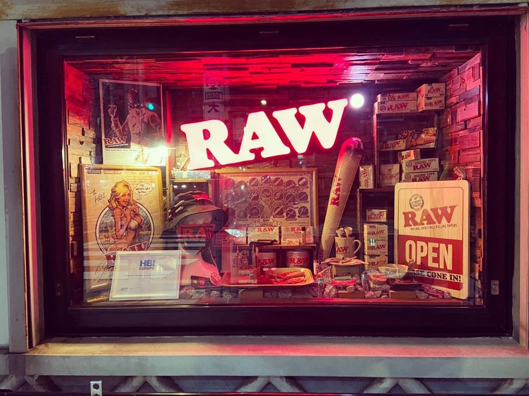 RAWRollingPaper's tweet photo. RAW shop window display !
#raw #rawlife #rawthentic #rawjapan #rawgirl #rawgirls #rawpaper #rockinjellybean #asakusa #hbieurope #hbiinternasional
全国のRAWお取扱店のリストは以下から:
https://t.co/GUDsbJbKeZ https://t.co/tmaqHaHLLM