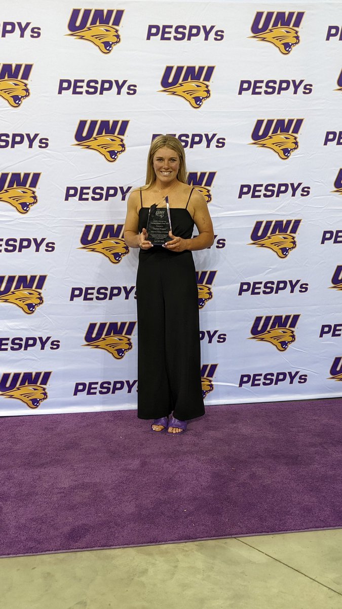 Congratulations to <a href="/tayhog1/">Taylor Hogan</a> your 2022 Female Athlete of the Year #PESPYs2022 #EverLoyal <a href="/UNIAthletics/">UNI Athletics</a> <a href="/UNISoftball/">UNI Softball</a> <a href="/uniswimdive/">UNI Swim & Dive</a>