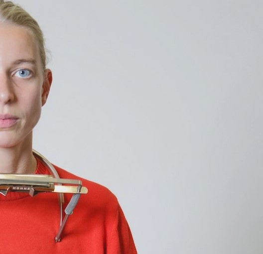 [A r t i s t i c P r o j e c t] 
Art Brussels is getting close! Today we present you the performance L'Air, by Myrthe van der Mark, first prize winner of Art Contest 2020, at different locations across the fair.

#artbrusselscountdown #artbrussels2022 #artisticproject #artcontest