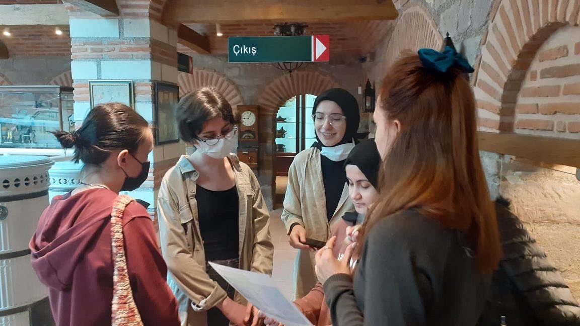 asbuedebiyat's tweet photo. 22.04.2022  tarihinde Edebiyat Öğrenci Topluluğu tarafından açılan Yaratıcı Yazarlık kursunda Müzede Yaratıcı Yazarlık etkinliği gerçekleştirildi. https://t.co/fUa5bQSjUH