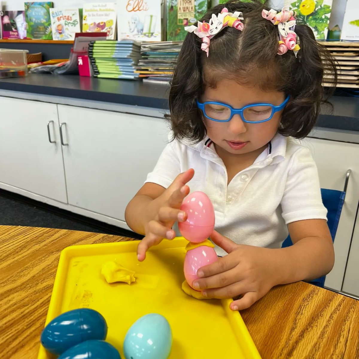VineWCUSD's tweet photo. These TK students in Rm.18 did a fun egg stacking challenge! What a great way to start Spring Break! #tkrocks #vinewcusd @westcovinausd https://t.co/DDbmm5jJmX