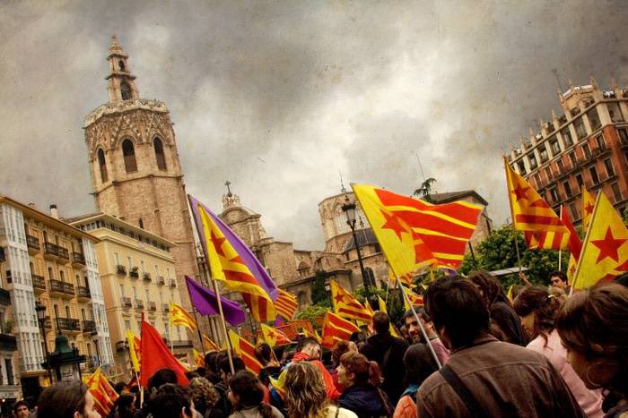 Arran_Alacanti's tweet photo. #25abril | Feliç Diada del País Valencià a totes✊🏾

Tot un orgull lluitar des del Sud!

On viure és resistir, organitzar-se és un deure🔥 https://t.co/Zix1wx9DTQ
