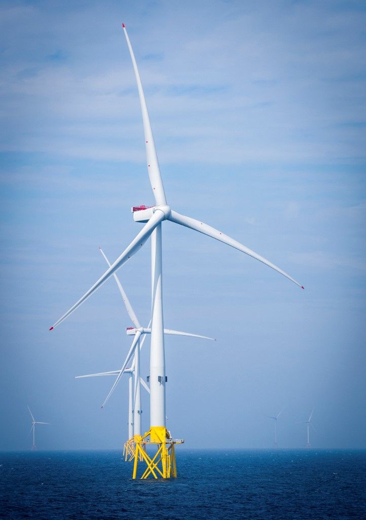 #Écologieetenvironnement France : le premier champ d'éoliennes offshore est lancé: Au large de Saint Nazaire, la première éolienne sous-marine de France a été posée. Le but ? Créer un « parc offshore », qui devrait compter à terme 80… dlvr.it/SPB5x4 @franceculture