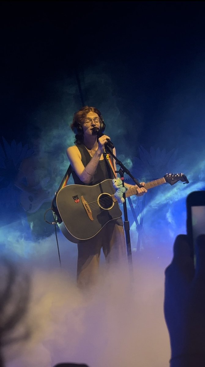whyami1ikethis's tweet photo. Some of my favorite pics I took at the @CAVETOWN concert 🥰 https://t.co/A31zitBfHH