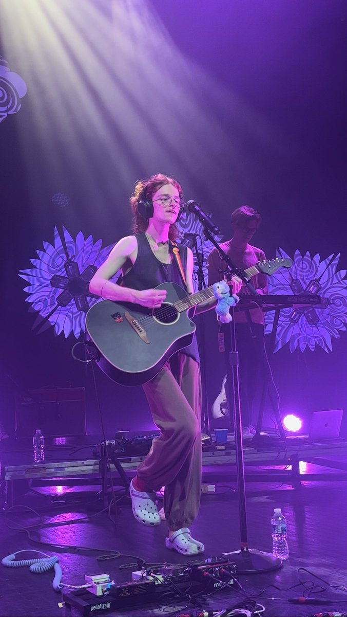 whyami1ikethis's tweet photo. Some of my favorite pics I took at the @CAVETOWN concert 🥰 https://t.co/A31zitBfHH