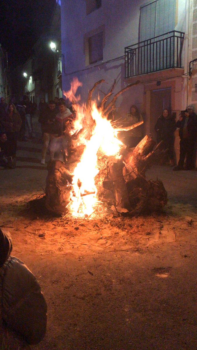 DescubreAbdet's tweet photo. Després de la foguera anit, hui últim dia de festes, dia del nostre patró #SantVicentFerrer #Abdet https://t.co/i3TsjQMjOH