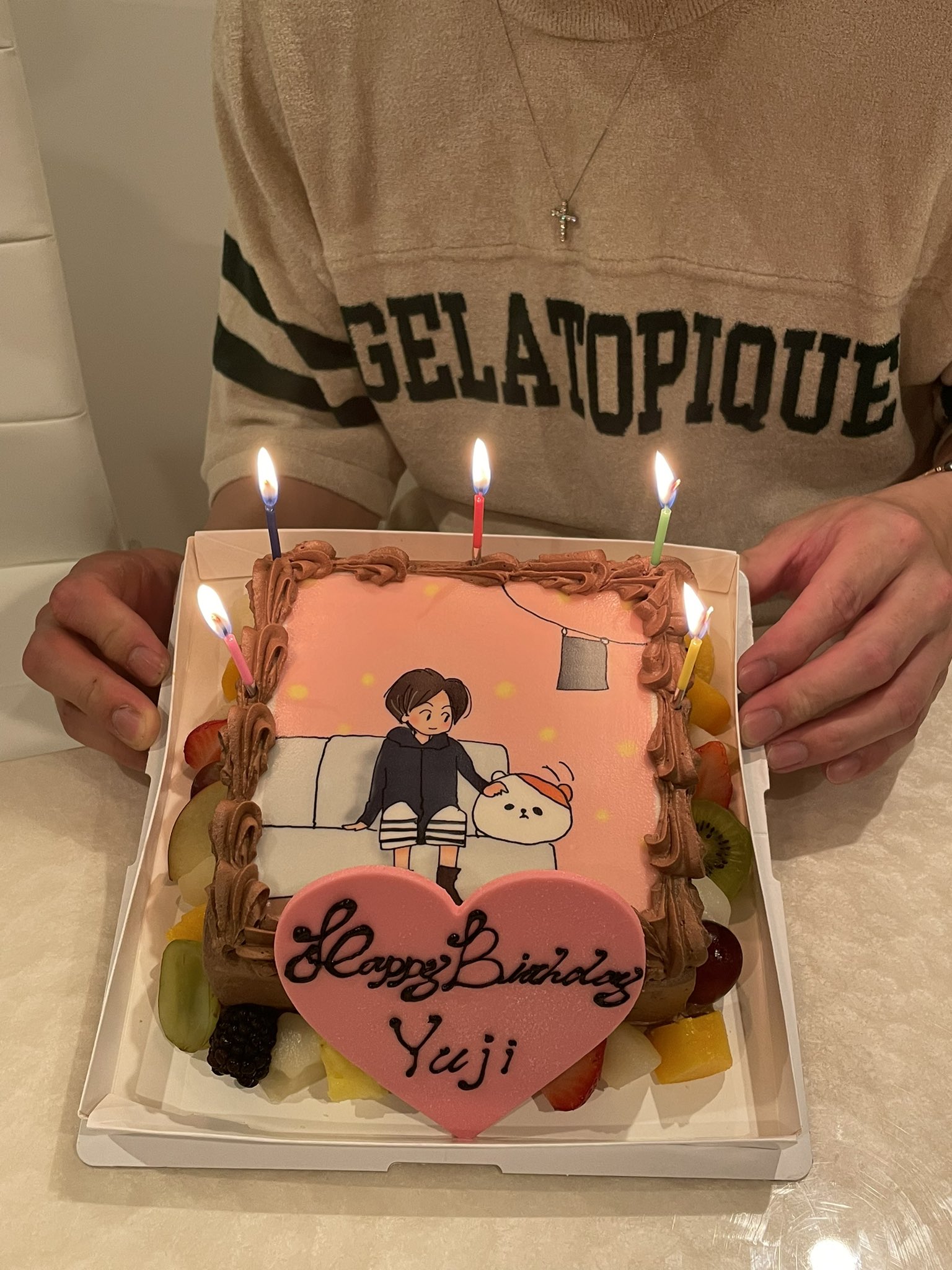 金子侑司 昨日は32歳の誕生日でした 沢山のメッセージ有難う御座います 球場では誕生日の応援歌を送ってくださりとても嬉しかったです 自宅では妻からのサプライズもあり とても幸せな気持ちになれました いつもありがとう 幸せに溢れ