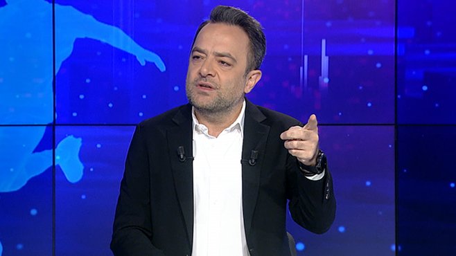 sporarena's tweet photo. Uğur Meleke: "Galatasaray’da önceki haftalara göre tek değişiklik Erick Pulgar’ın son 2 maçtaki etkili oyunu. 8’deki golün mimarı. 11 ve 21’de iki etkili duran topla 2 asist yazabilirdi hanesine..."
#ALTvGS https://t.co/H3kEN95XpA