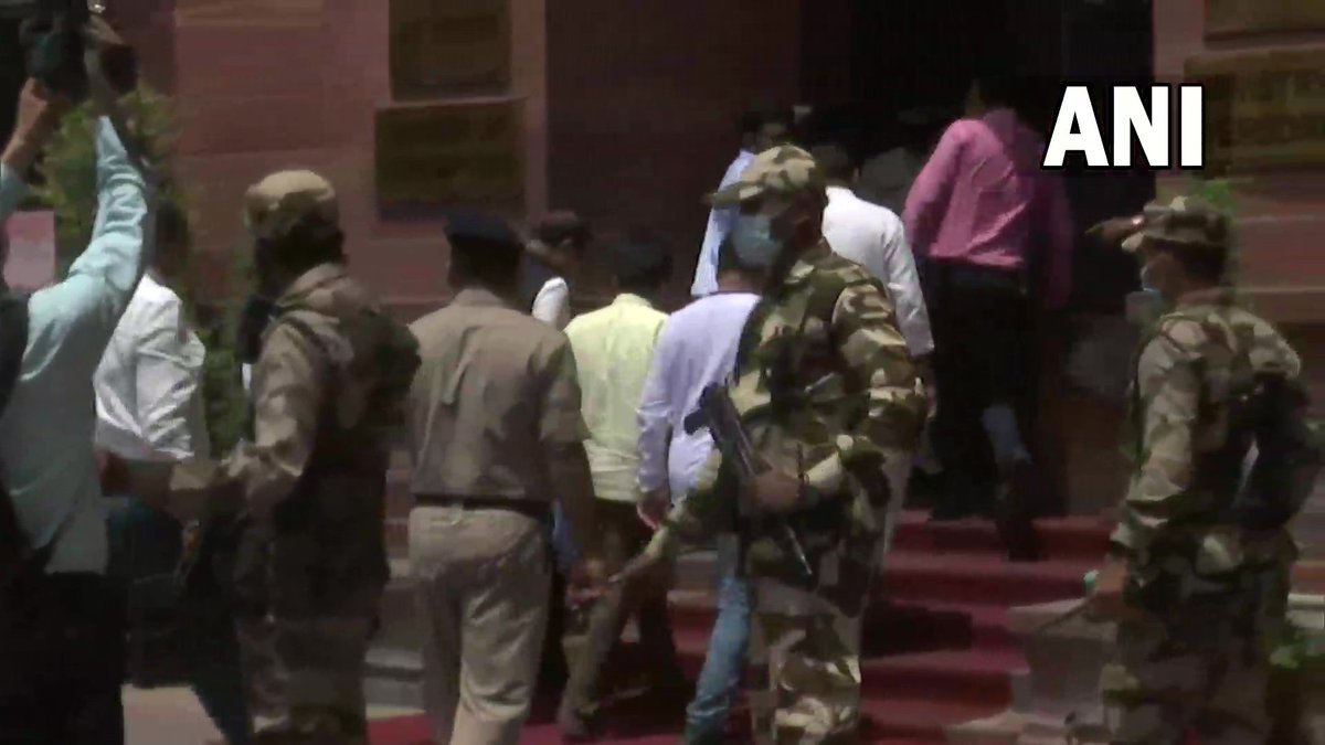 ANI's tweet photo. Delhi | BJP leader Kirit Somaiya arrives at the Ministry of Home Affairs (MHA) to meet MoS Home Nityanand Rai.

He had tweeted, "Today 12.30 BJP delegation meeting Nityanand Rai Home Minister (State) in connection with Maharashtra Govt issue." https://t.co/UUZDndnkIu