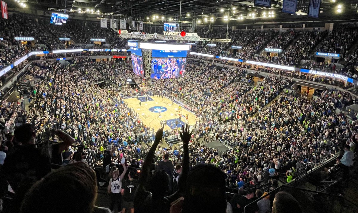 SideburnTalk's tweet image. #WolvesIn6 #WolvesBack