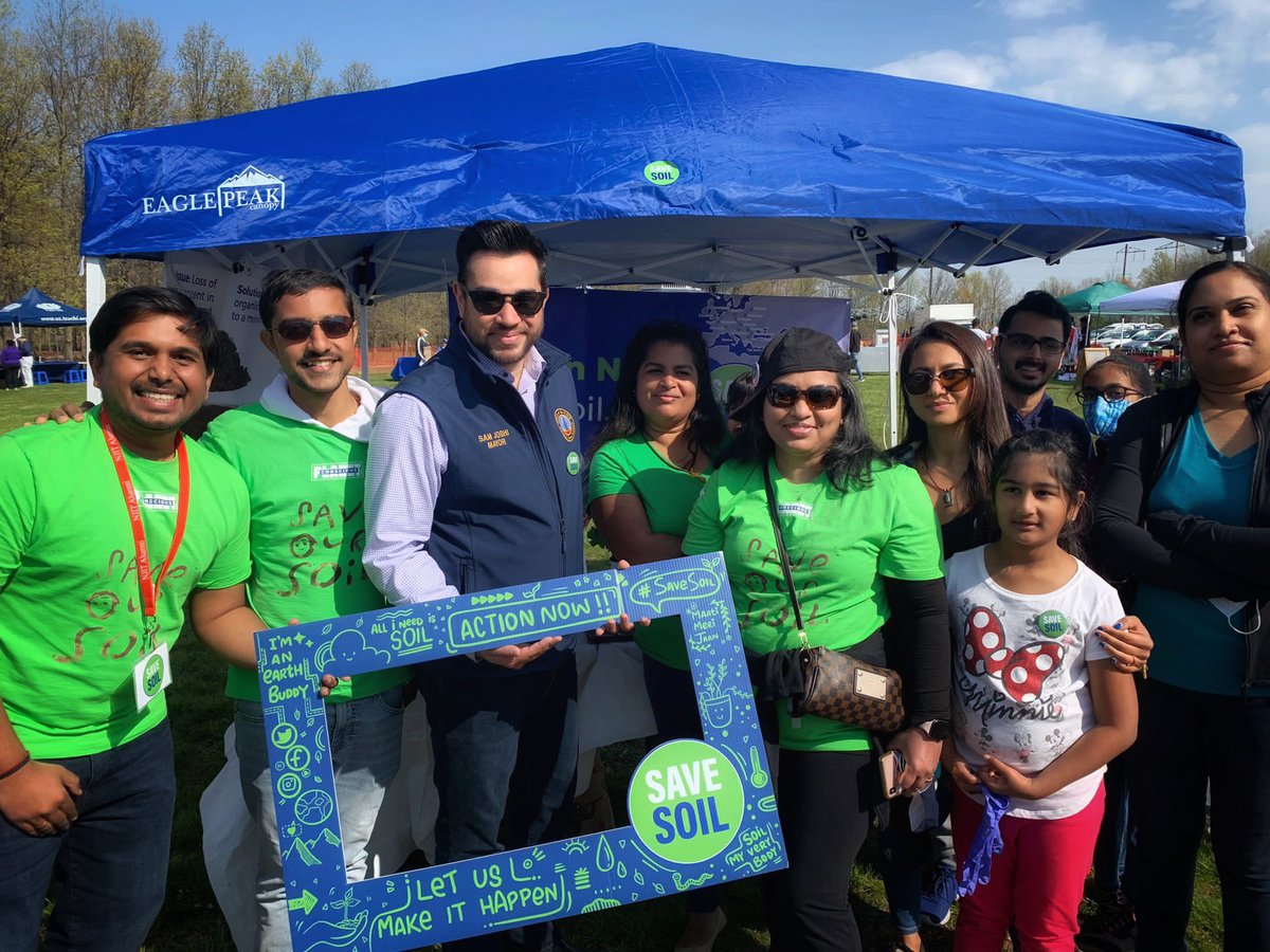 kushpatel124's tweet photo. Wonderful to interact with my Mayor @SamipJoshi about #SaveSoil on the occasion of  #EarthDay celebrations at Lake Papaianni, Edison, NJ. Let’s make it happen! 🌱🌎 https://t.co/GvUg71zr9E