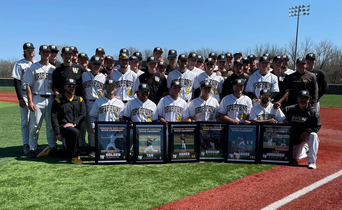 AHanlan's tweet photo. Last home series 💛⚾️🖤 https://t.co/rvd4xUSTjc