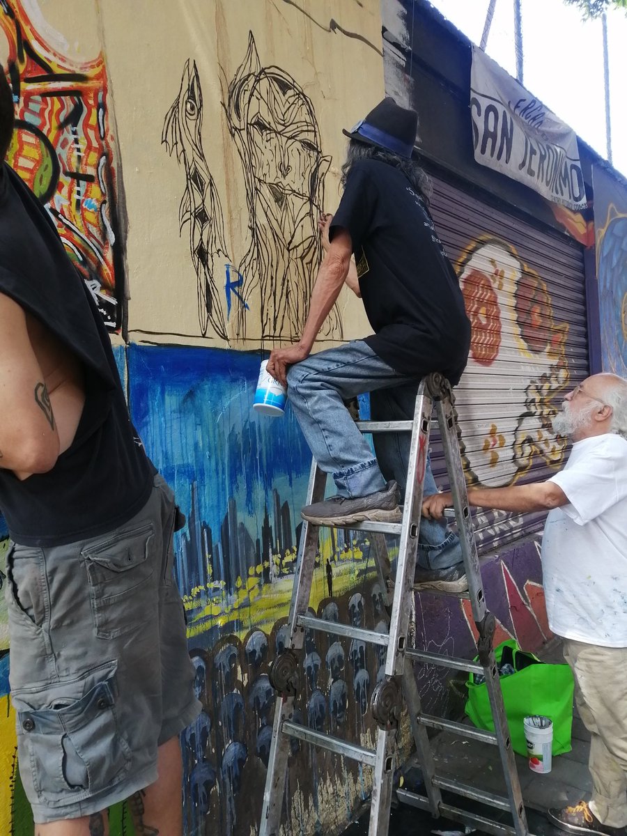 mnavapintora's tweet photo. Convocados por el Mtro #GabrielMacotela #JesúsMiranda #DemiánFlores, #AntonioCalera, et al volvimos a pintar los muros (que borrarán inmediatamente) en la calle de San Jerónimo atrás del Claustro de SorJuana en la #ColCentro de la #CDMX https://t.co/XPZLoM3TpZ