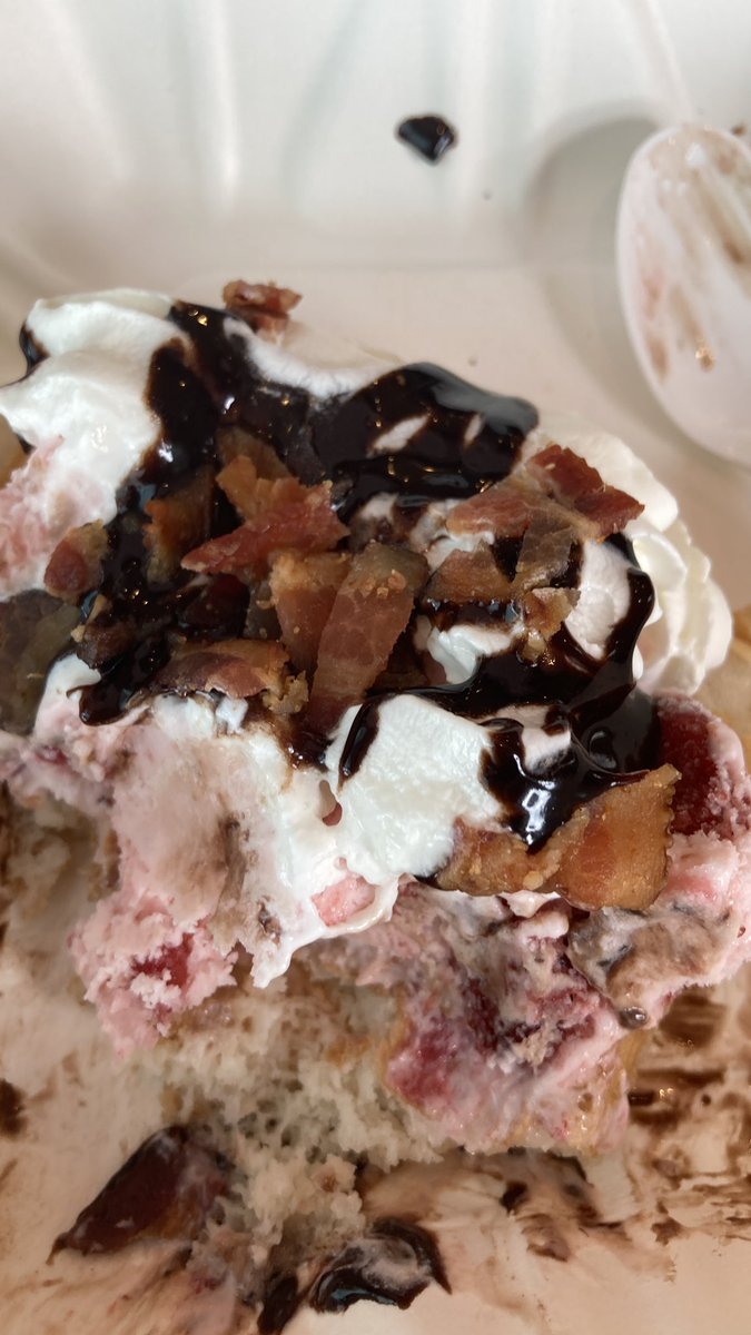 SueMo428dog's tweet photo. Some times “ice cream for breakfast” good cause, and you just eat bad the rest of the day.😳🙂😉☀️#sundayfunday #grateful #castleisland #sullivans #goodcompany #Braintree #foleysicecream #sweetcaroline #bestserver🥇 https://t.co/cHFgQ2FVyE