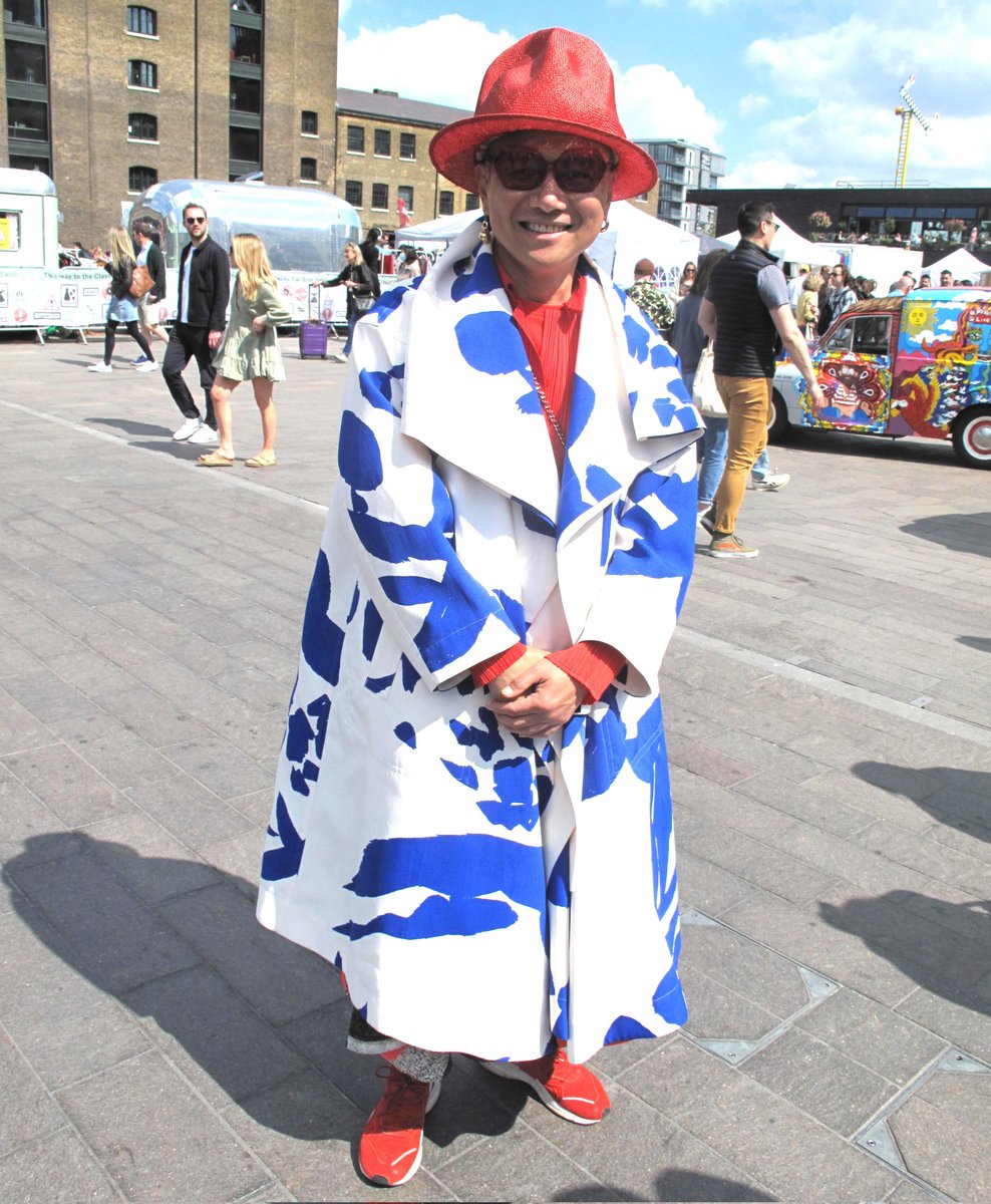 stephenmahoneym's tweet photo. My picture of oriental guy decked from head to toe in Japanese designer Issey Miyake, wandering around at #VintageCar #BootSale Granary Square & @CoalDropsYard Kings Cross, London. #fashionobsessed #oriental #headtotoe #japanesedesigner #IsseyMiyake @Londonist @LondonHistorian https://t.co/ZhYduCRoVU