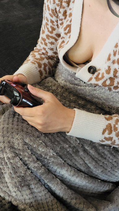 Who else is gaming this Sunday?? - - #housewife #downblouse #amateurmom #AmateurExhibit #AmateursOnly<a href="/tag/housewife"class="tags">#housewife</a><a href="/tag/nipslip"class="tags"><span>#nipslip</span></a><a href="/tag/downblouse"class="tags"><span>#downblouse</span></a><a href="/tag/amateurmom"class="tags"><span>#amateurmom</span></a><a href="/tag/amateursonly"class="tags"><span>#amateursonly</span></a>